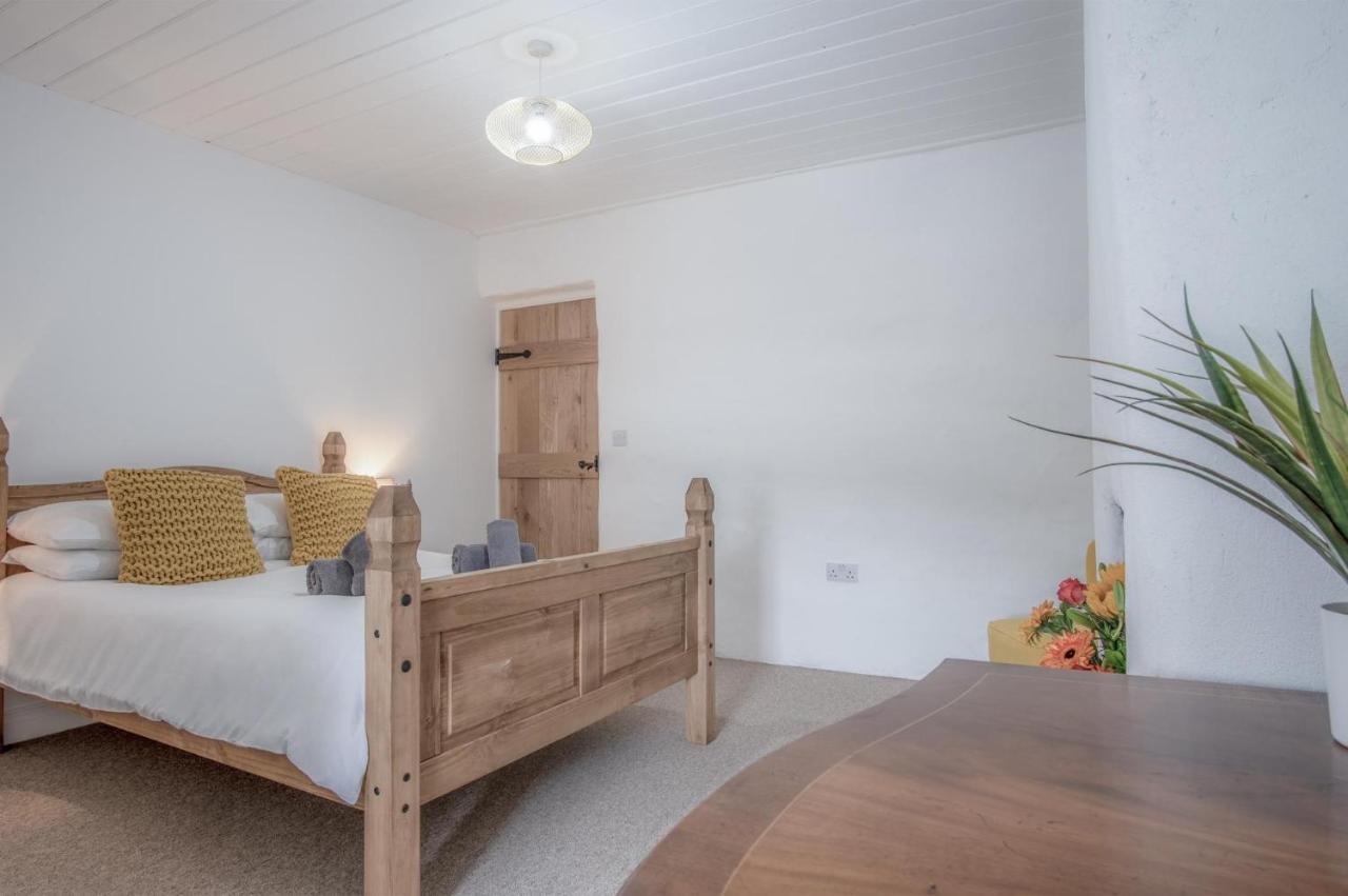 Brook Cottage - 2 Bedroom Cottage - Dale ภายนอก รูปภาพ